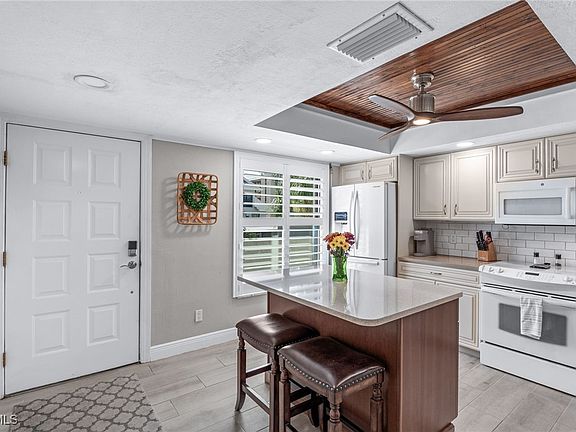 5th image of 4240 SE 20th Pl APT 212
