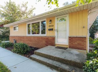 2209 Sunkist Ave, Waukesha, WI 53188