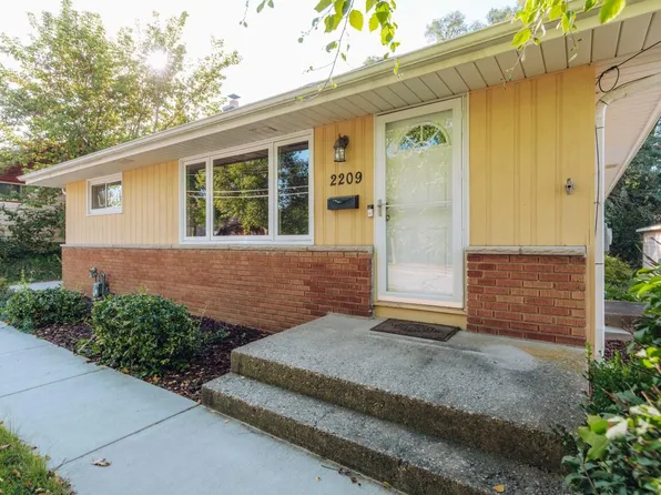 2209 Sunkist AVENUE, Waukesha, WI 53188