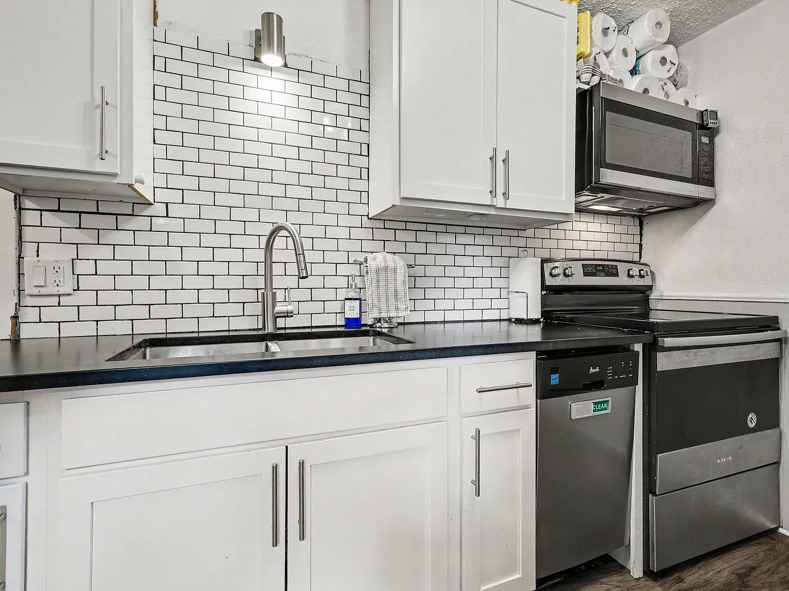 2 bed, 1008 sqft, $2,000 — Photo 4