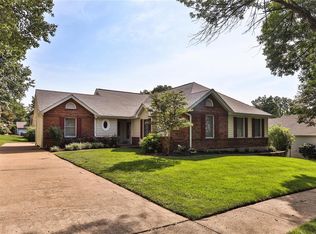 839 Stone Canyon Dr, Ballwin, MO