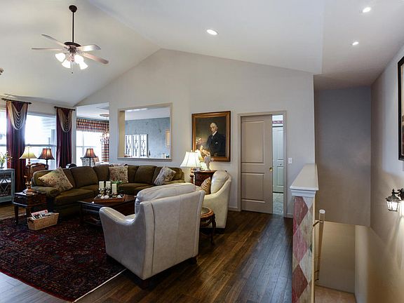 4th image of 355 Cozy Ln