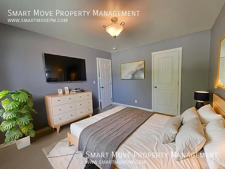 2705 E Mendota Dr — Photo 10