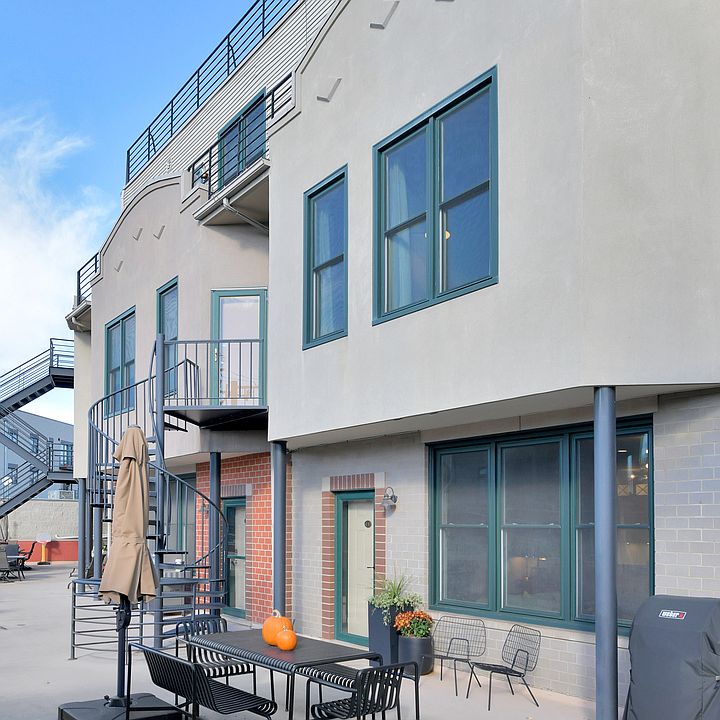 1st image of 2840 N Lincoln Ave APT C1