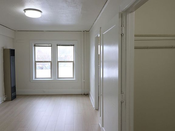 4th image of 1315 NE 47th St APT K