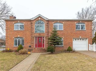 91 Kensington Rd S, West Hempstead, NY 11552