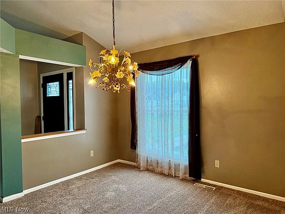 5th image of 255 Abbotsford Dr