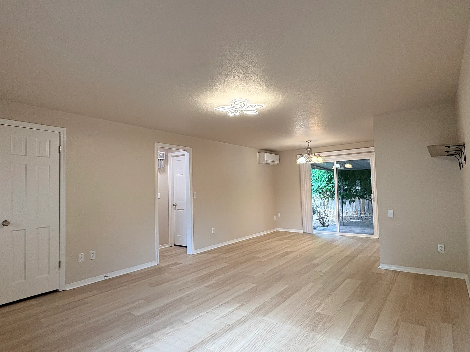2 bed, 870 sqft, $2,295 — Photo 4