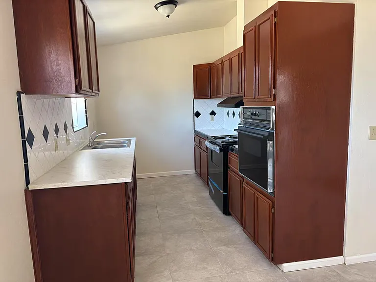 136 Mitchell Ave — Photo 4