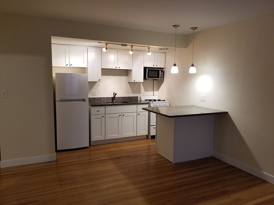 1st image of 1639 N Farwell Ave APT 104
