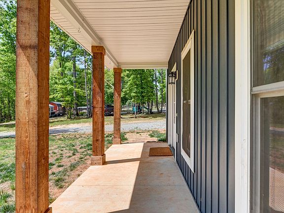 4th image of 416 Mimosa Ln