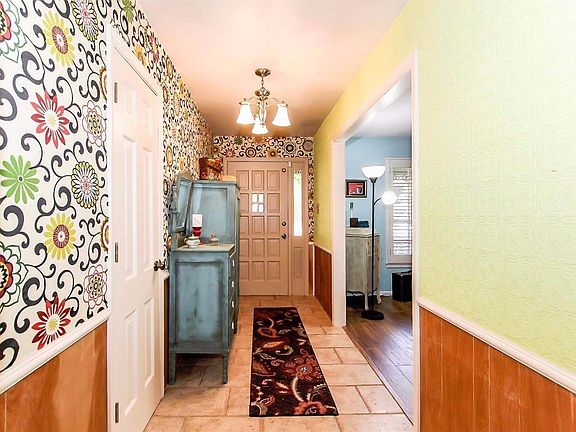 3rd image of 6109 Lynnhaven Dr