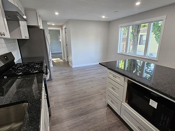 5th image of 73 Victoria Ln