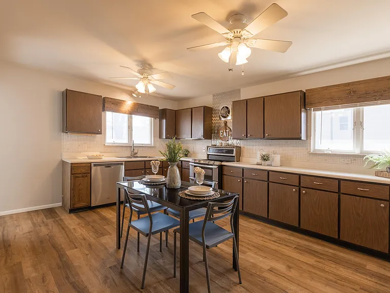 356 W Loretta Ave — Photo 10