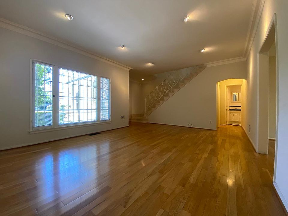 7472 Hollywood Blvd_06222020