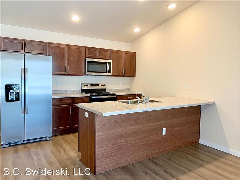 1st image of 1120 Engel Dr #102
