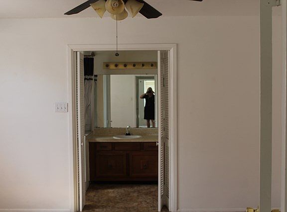 5th image of 8631 Holiday Dr
