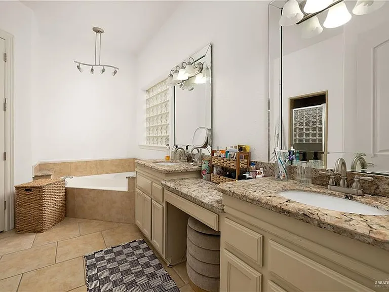 3301 Santa Olivia St — Photo 15