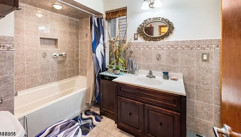 526 Jackson Ave — Photo 6