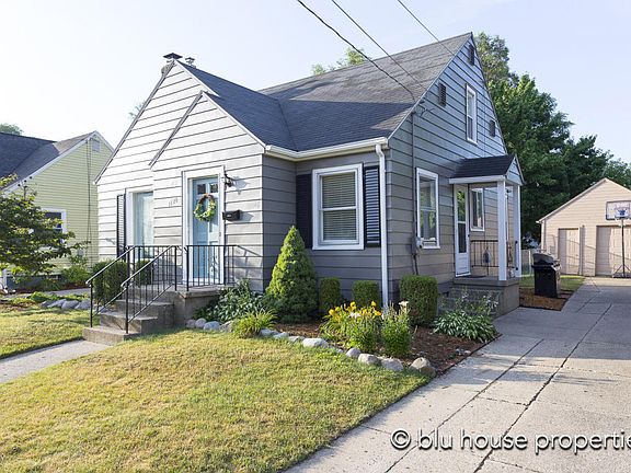 4th image of 1120 Kelsey St NE