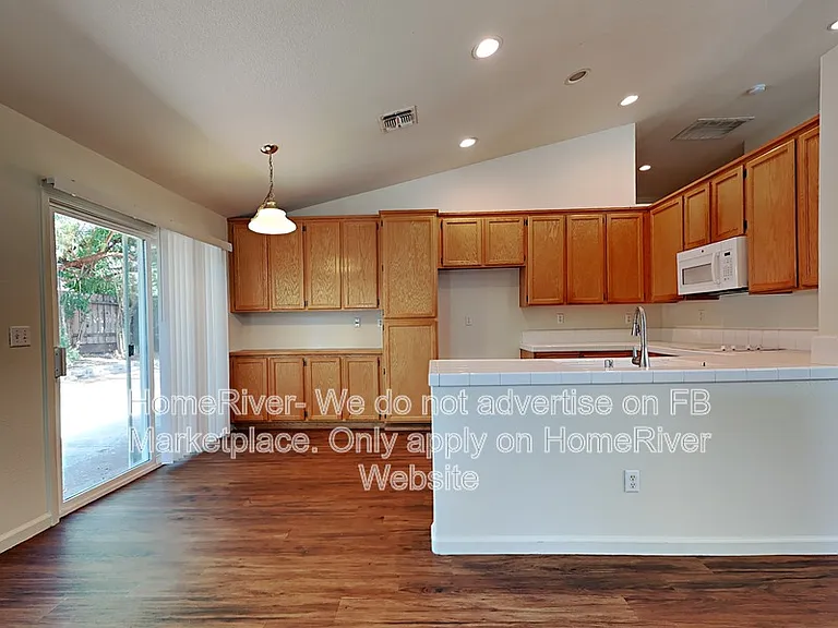 593 Fisher Cir — Photo 5
