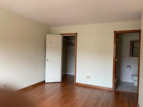 3rd image of 1600 W Greenleaf Ave APT 406