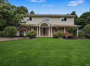 6 Field Daisy Ln, East Northport, NY 11731