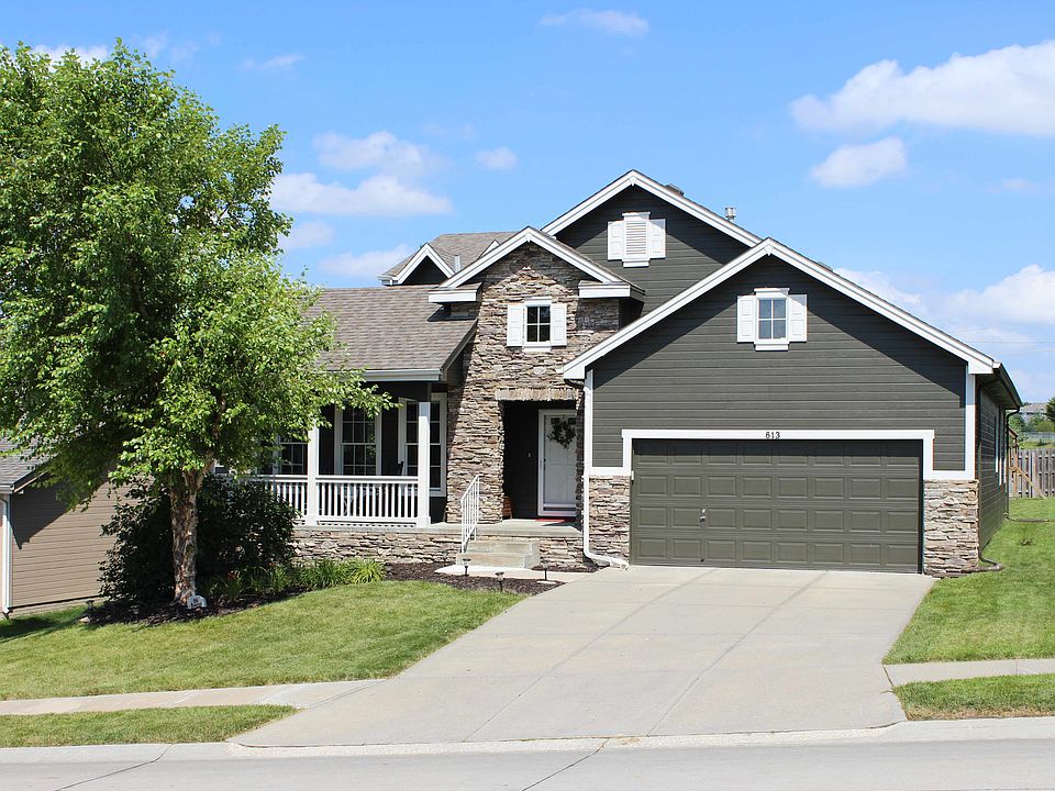 1st image of 613 S 180th Ave
