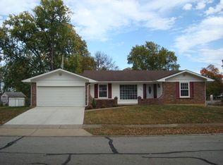 898 Oklahoma Ave, Ballwin, MO 63021