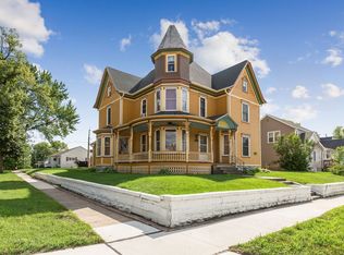 622 E Bremer Ave, Waverly, IA 50677