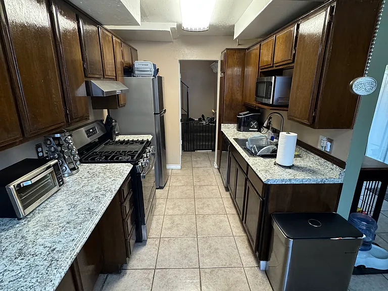 9210 Van Nuys Blvd #9 — Photo 4