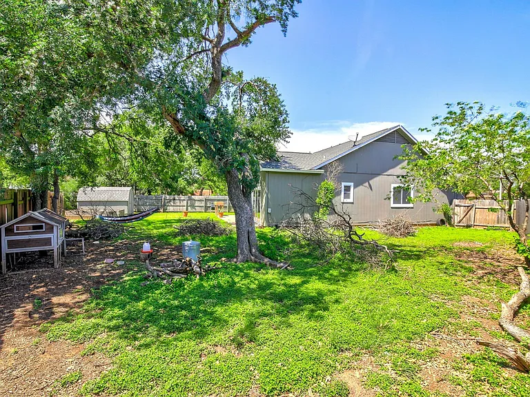 709 Sapling Cv — Photo 28