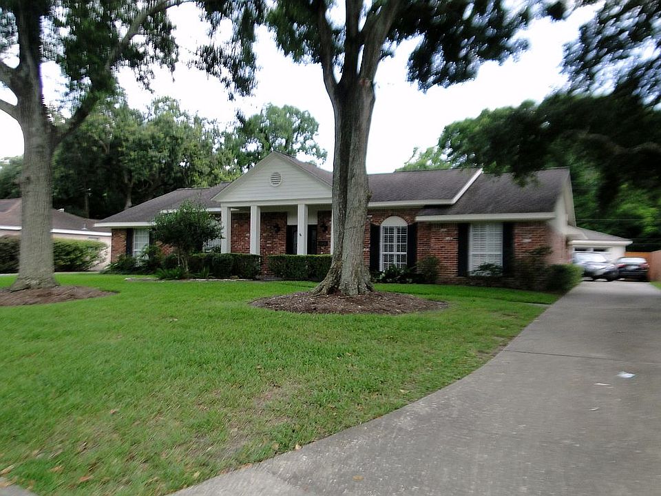 1st image of 318 Cedar Ln