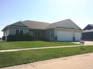 6721 Hoover Trail Rd SW, Cedar Rapids, IA 52404