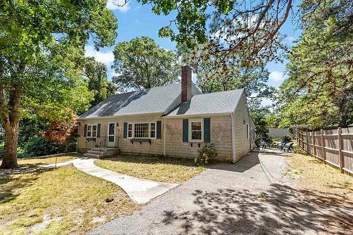 60 Sibley Dr — Photo 1