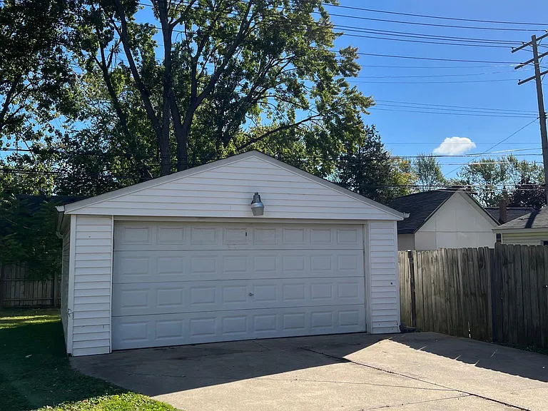 1882 Greenfield Rd — Photo 16