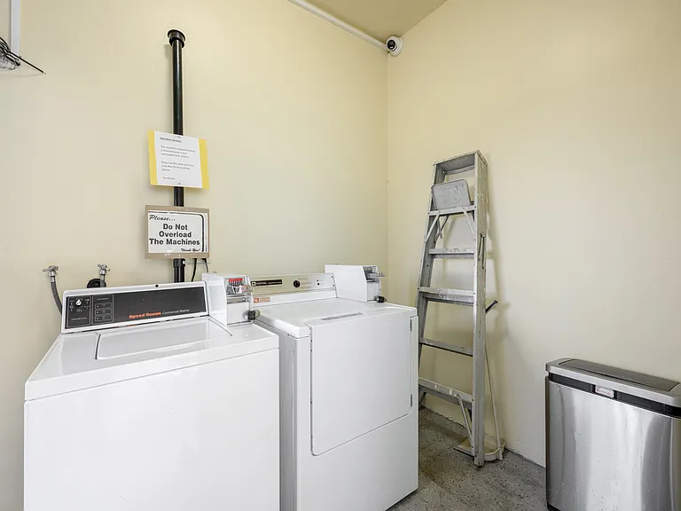 208 E Chevy Chase Dr #1 — Photo 13