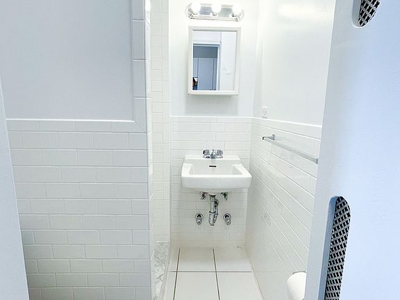4th image of 222 E 89th St APT 16