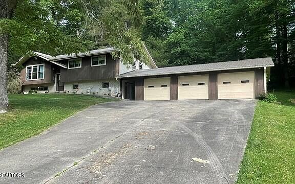 2nd image of 572 S Lake Dr