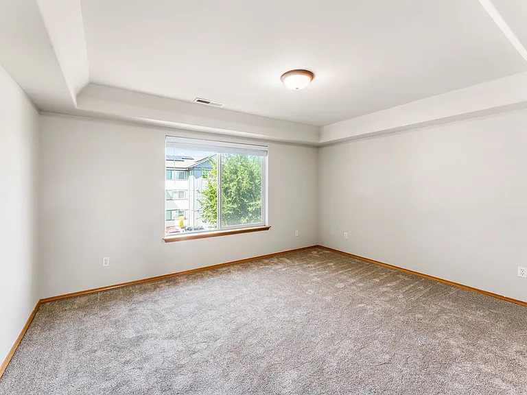 1560 SW Reindeer Ave — Photo 8
