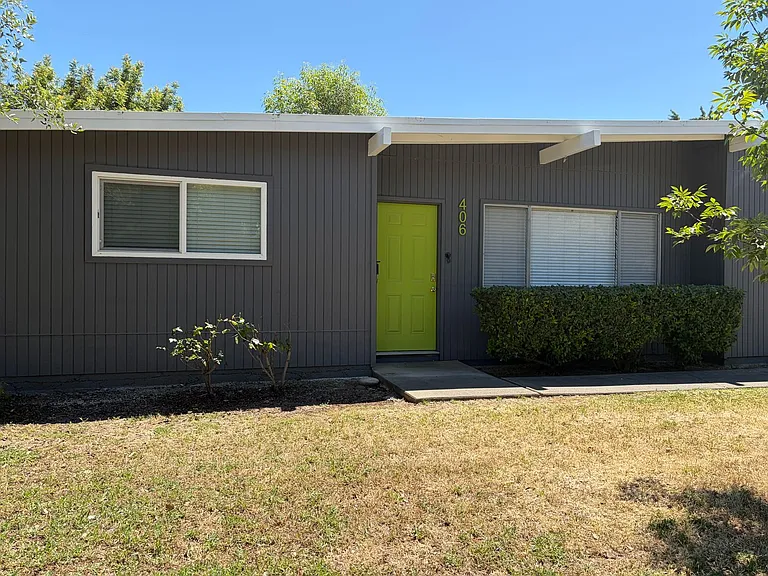 406 Scripps Dr — Photo 1