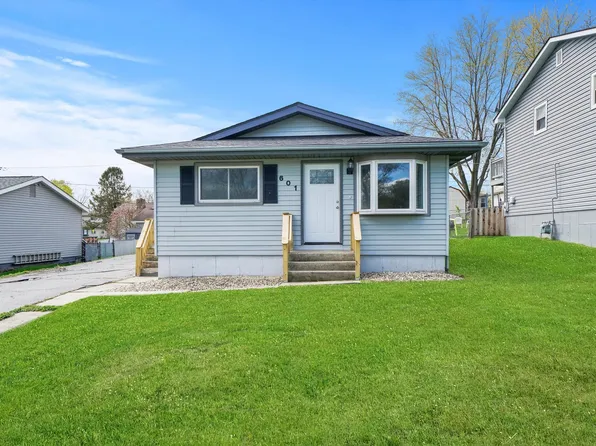 601 Mohican Trl, Lake In The Hills, IL 60156