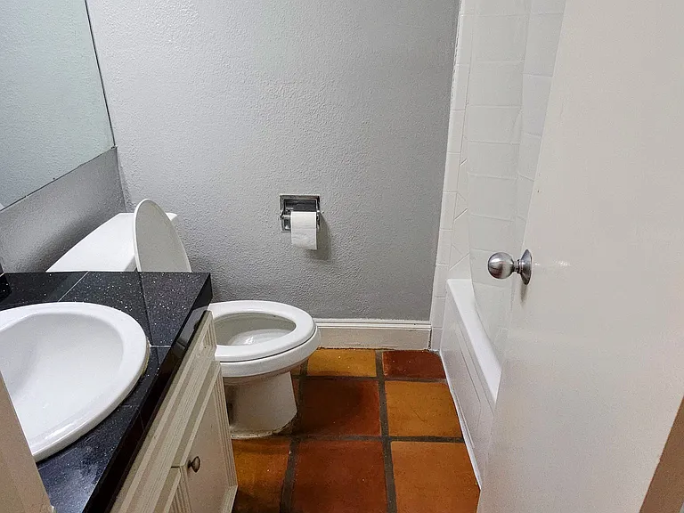 4414 Yupon St #5 — Photo 8
