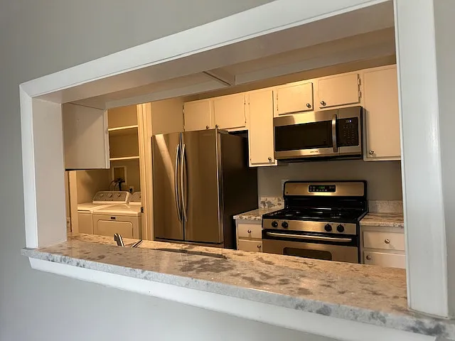 406 Stockton Ct — Photo 5
