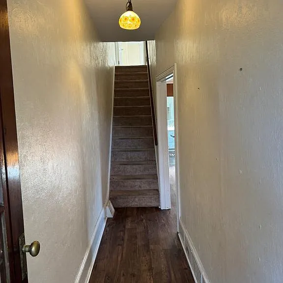 446 W Broad St — Photo 4