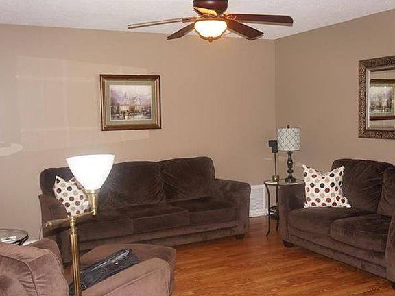 5th image of 1001 Grove Manor Dr