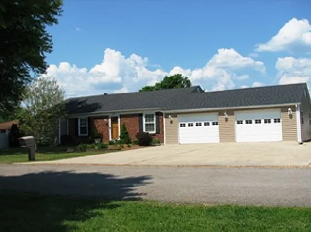 111 Charles St photo 1