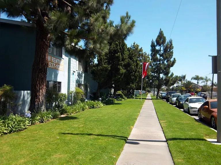 Chanteclair Apartments — Photo 14