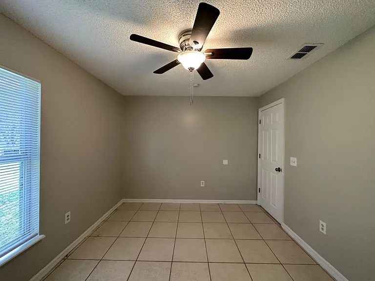 1123 Doncaster Ct — Photo 8