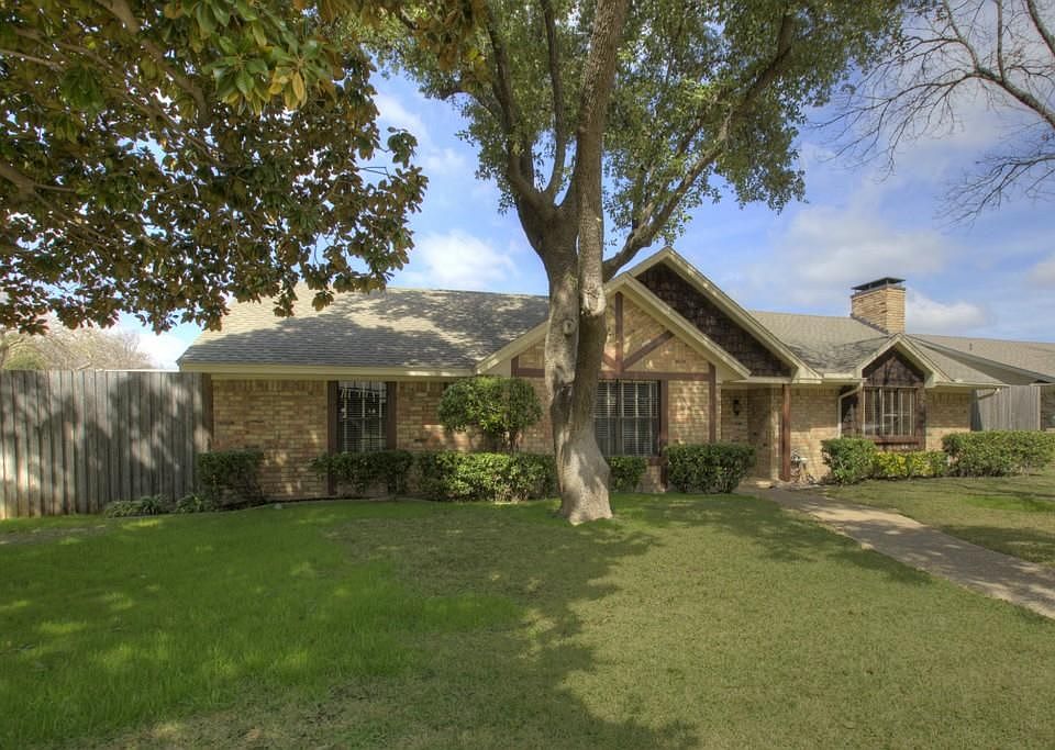 1st image of 2321 Claridge Cir
